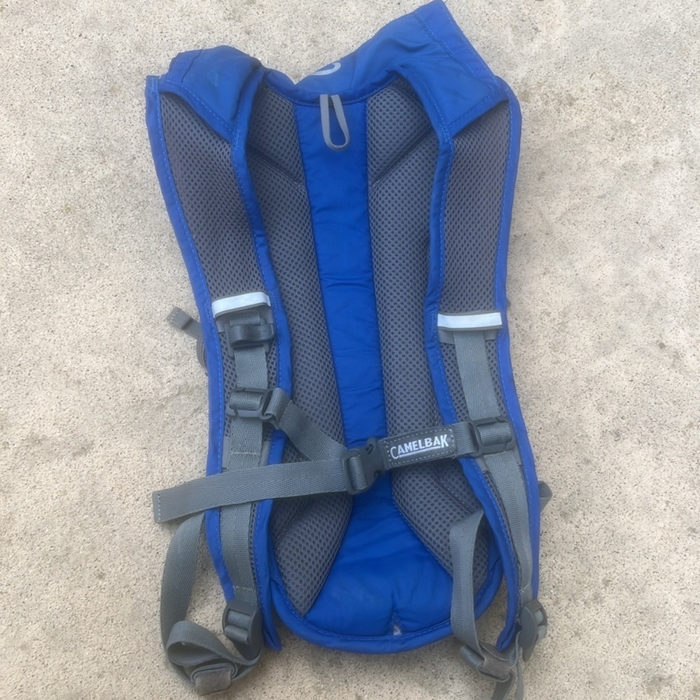Camelback Rogue Blue/Grey Hydration BackPack 2.5L 85oz - Picture 5 of 9
